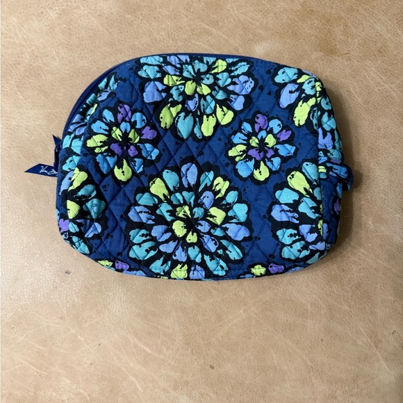 Vera Bradley Indigo Pop Blue Flowers Large Waterproof Cosmetic Travel Zip Bag - Picture 2 of 6